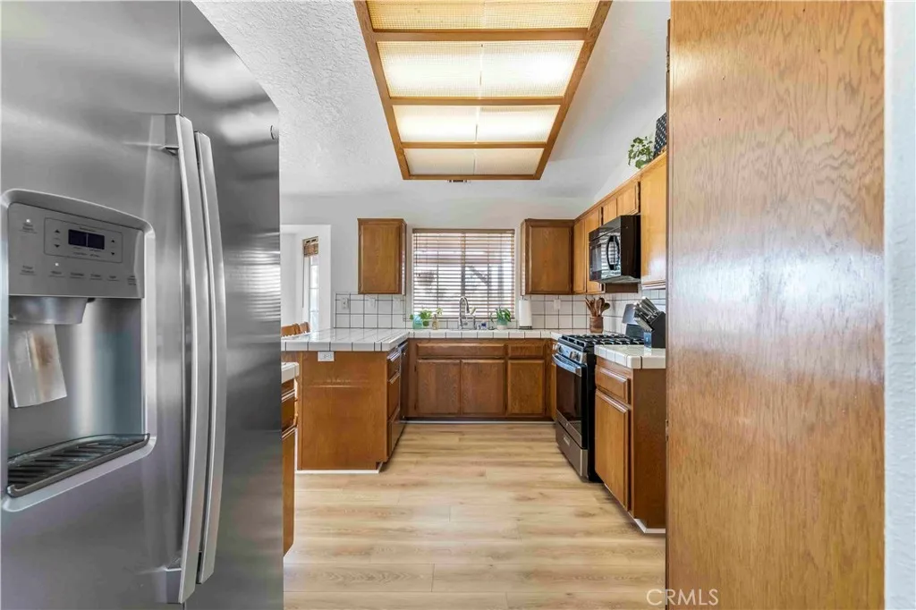 15189 Tonikan, Apple Valley, California 92307 home-pic-14