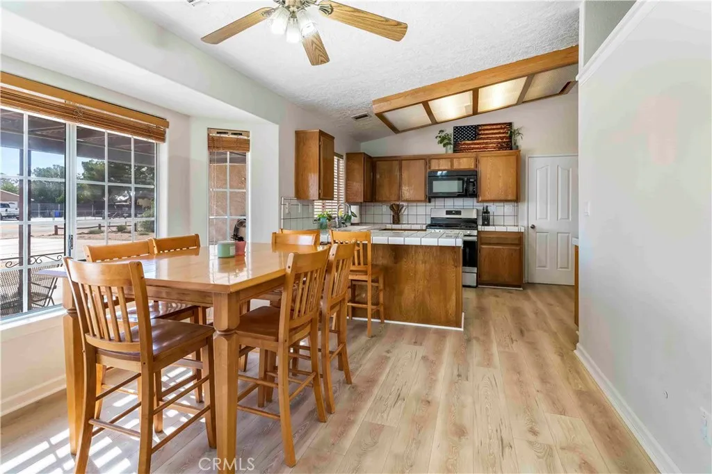 15189 Tonikan, Apple Valley, California 92307 home-pic-11