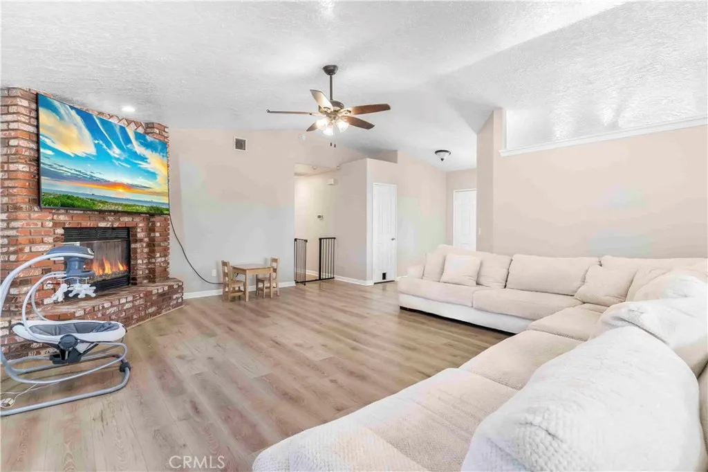 15189 Tonikan, Apple Valley, California 92307 home-pic-18