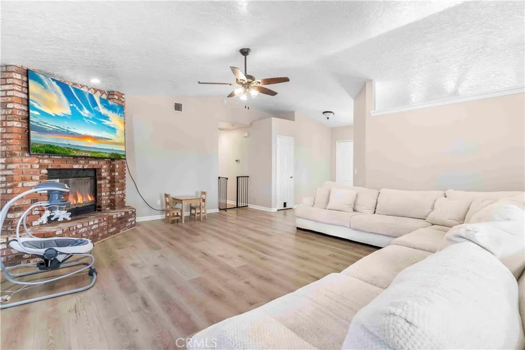 15189 Tonikan, Apple Valley, California 92307 home-pic-19