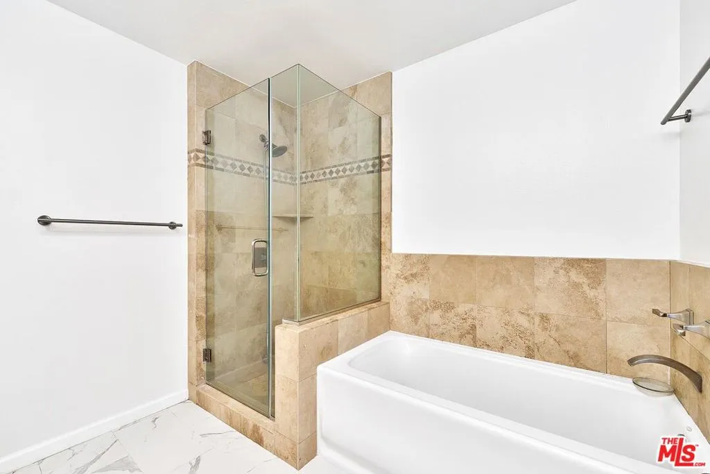 871 Crenshaw Boulevard 305, Los Angeles, California 90005 home-pic-31