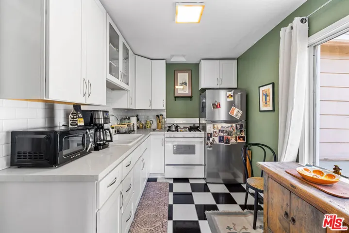 Unit 3053 1/2 Kitchen