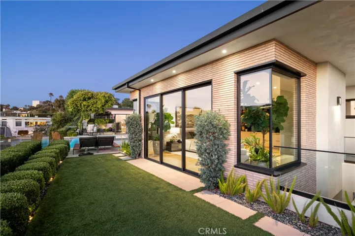 1521 Bayadere Terrace, Corona Del Mar, California 92625