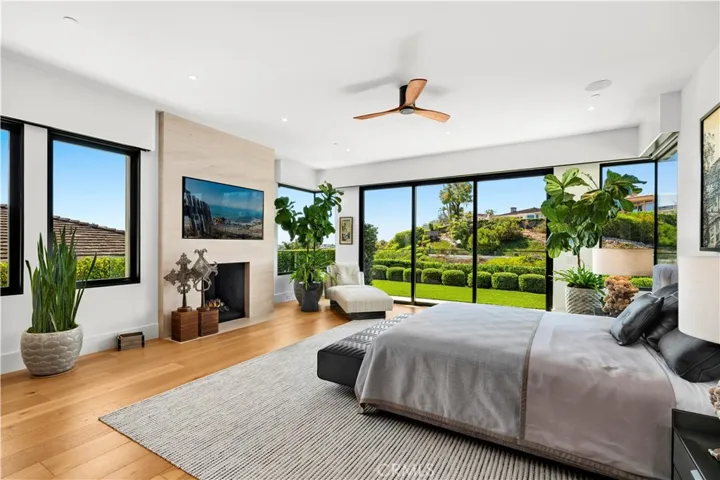 1521 Bayadere Terrace, Corona Del Mar, California 92625