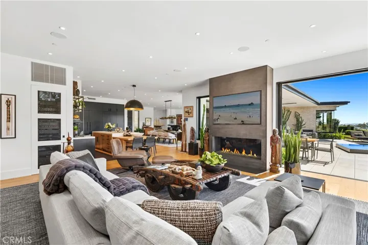 1521 Bayadere Terrace, Corona Del Mar, California 92625
