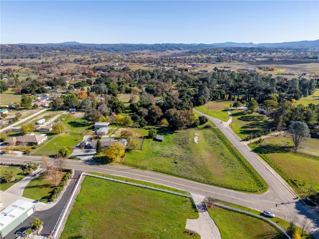 The south side of the property also has a fully fenced pasture ready for your horses, 4H projects or other 4 legged friends.