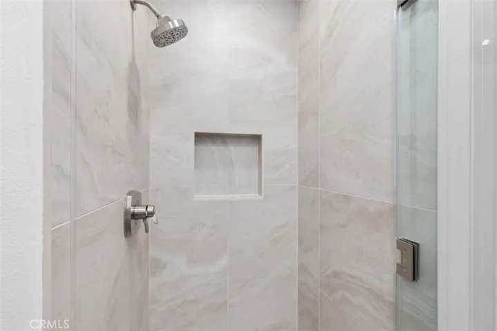 Shower with seamless glass enclosure~