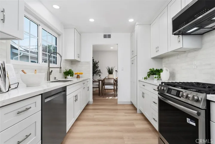 Light & bright kitchen ~ and a chef's delight~
