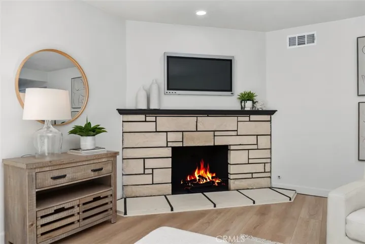 Living Room Fireplace & mantel