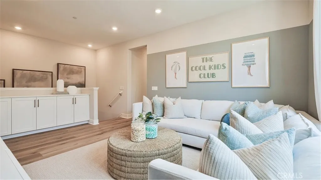 27325 Shore Pine Place, Valencia, California 91381 home-pic-16