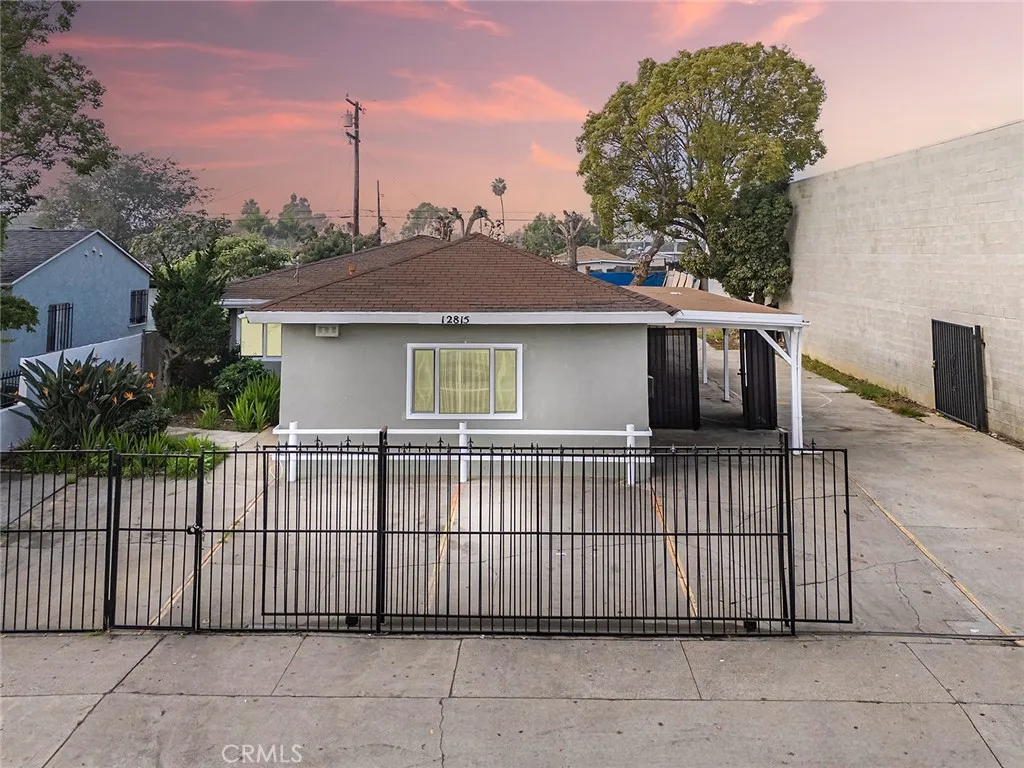 12815 S San Pedro Street, Los Angeles, California 90061 home-pic-1