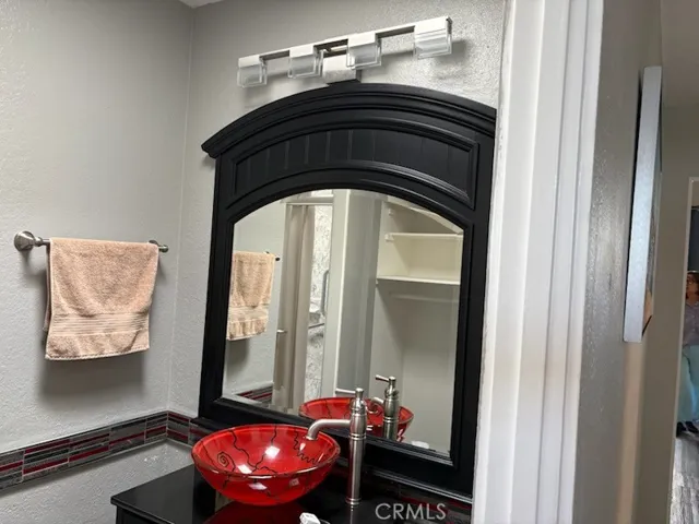 fASHION SINK GUEST BATH