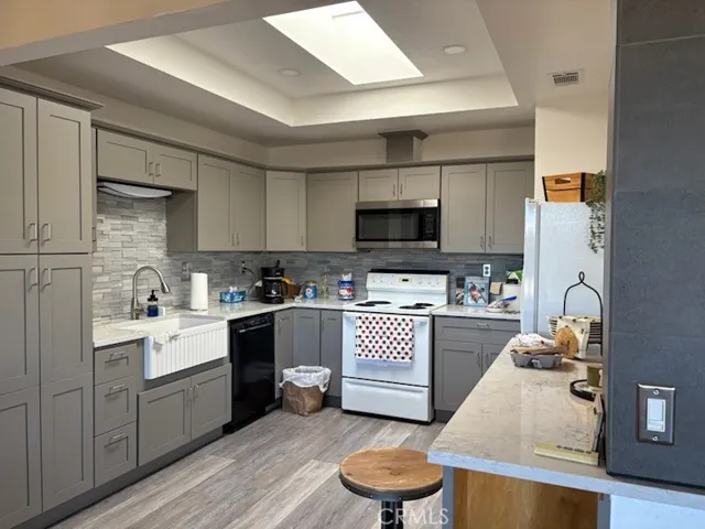 full kitchen