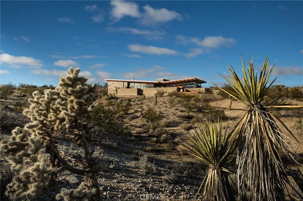 4981 Bonmar Road, Yucca Valley, California 92284 home-pic-36