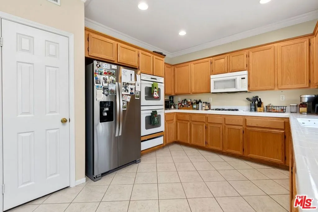 1064 Darwin Drive, Oceanside, California 92056 home-pic-8