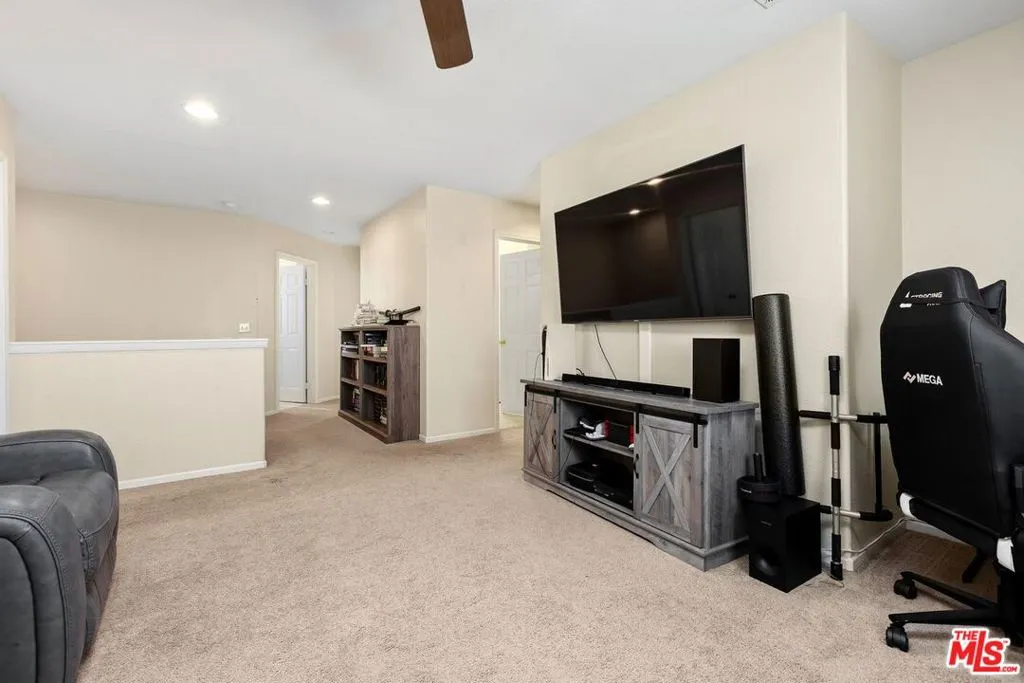 1064 Darwin Drive, Oceanside, California 92056 home-pic-23