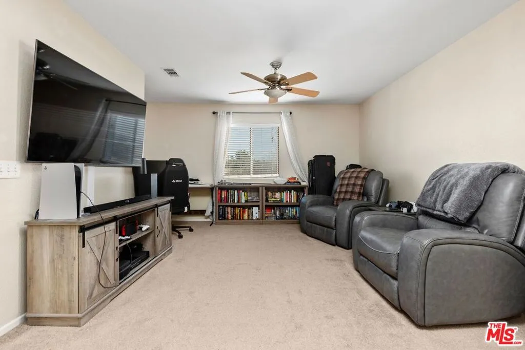 1064 Darwin Drive, Oceanside, California 92056 home-pic-18