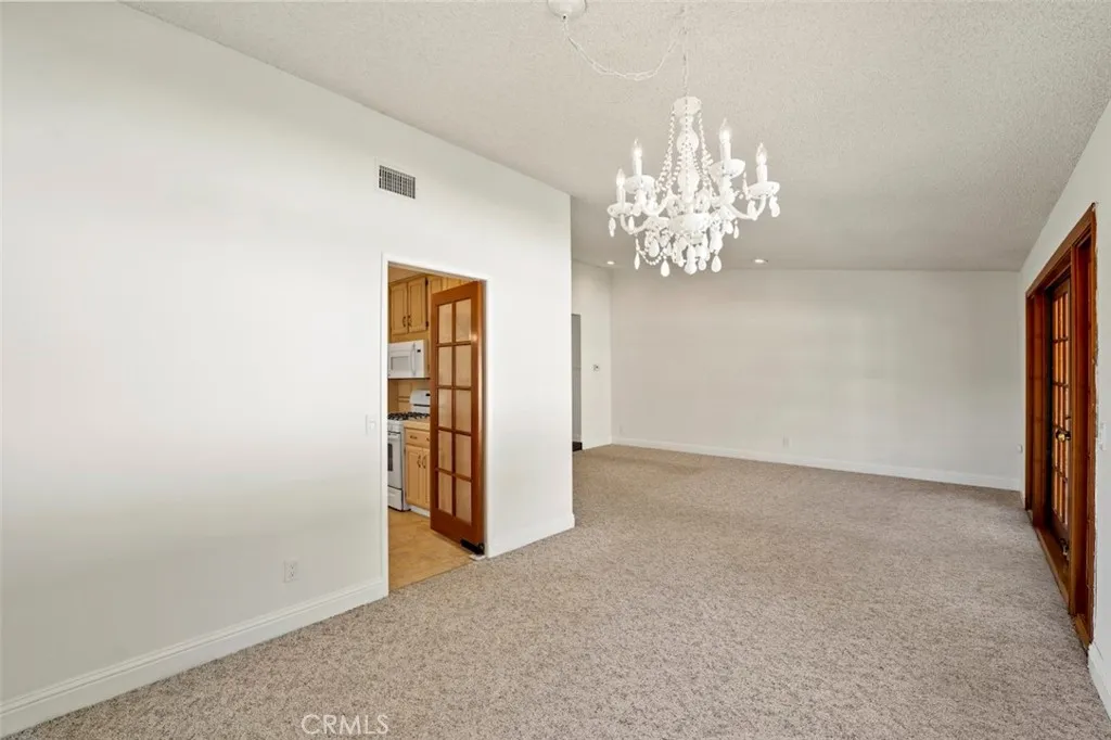 6553 Smoke Tree Avenue, Oak Park, California 91377 home-pic-9