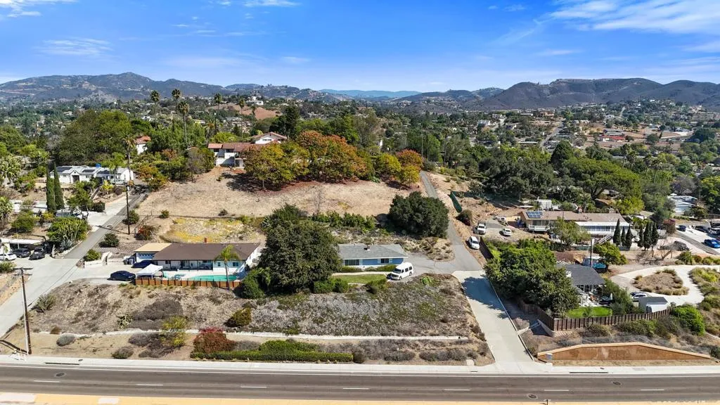 1724 S Santa Fe Ave, Vista, California 92084 home-pic-17