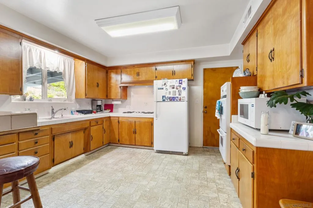 1724 S Santa Fe Ave, Vista, California 92084 home-pic-4