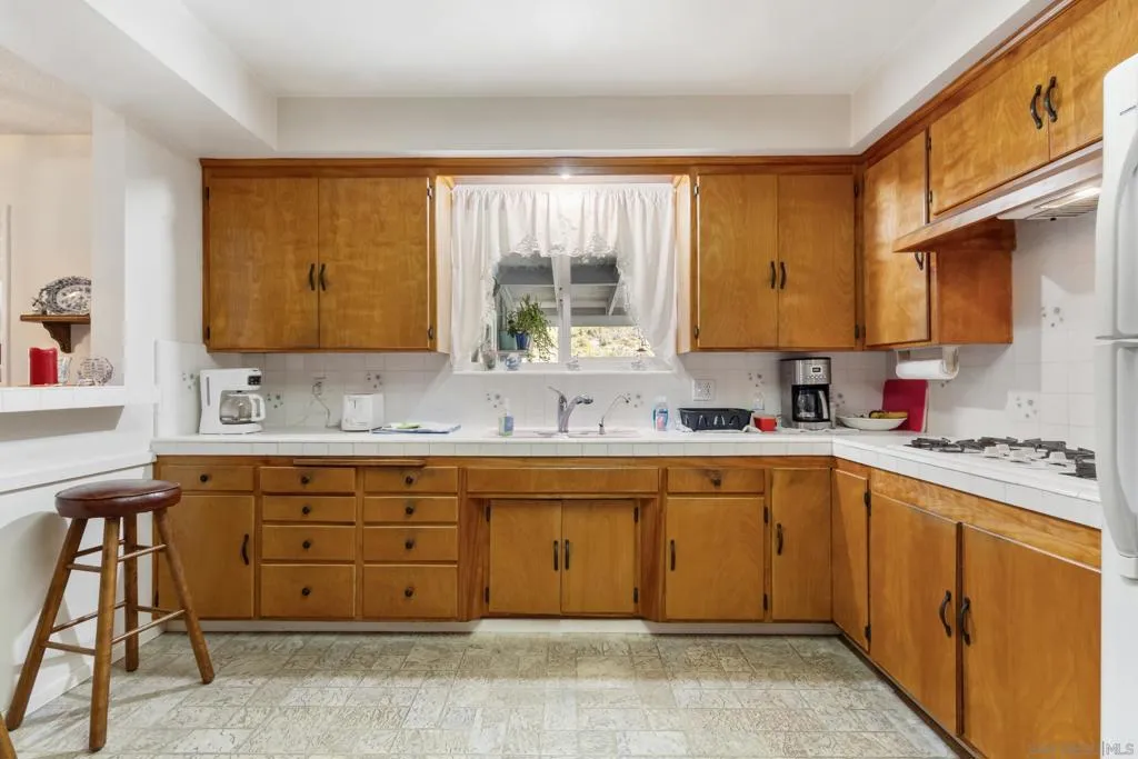 1724 S Santa Fe Ave, Vista, California 92084 home-pic-8