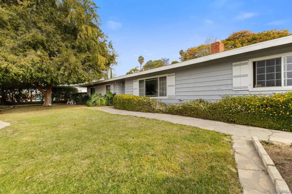 1724 S Santa Fe Ave, Vista, California 92084 home-pic-0