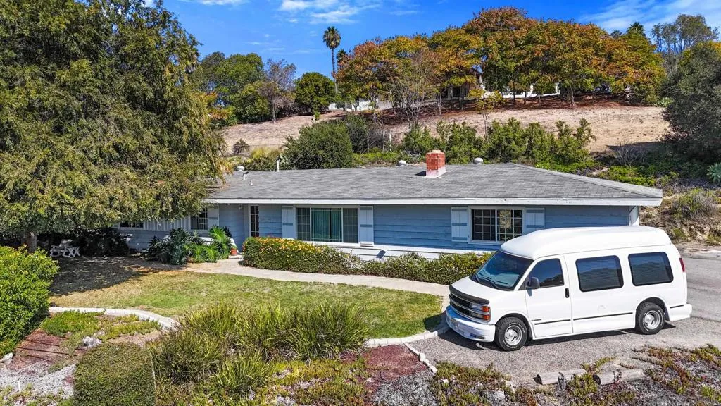 1724 S Santa Fe Ave, Vista, California 92084 home-pic-21