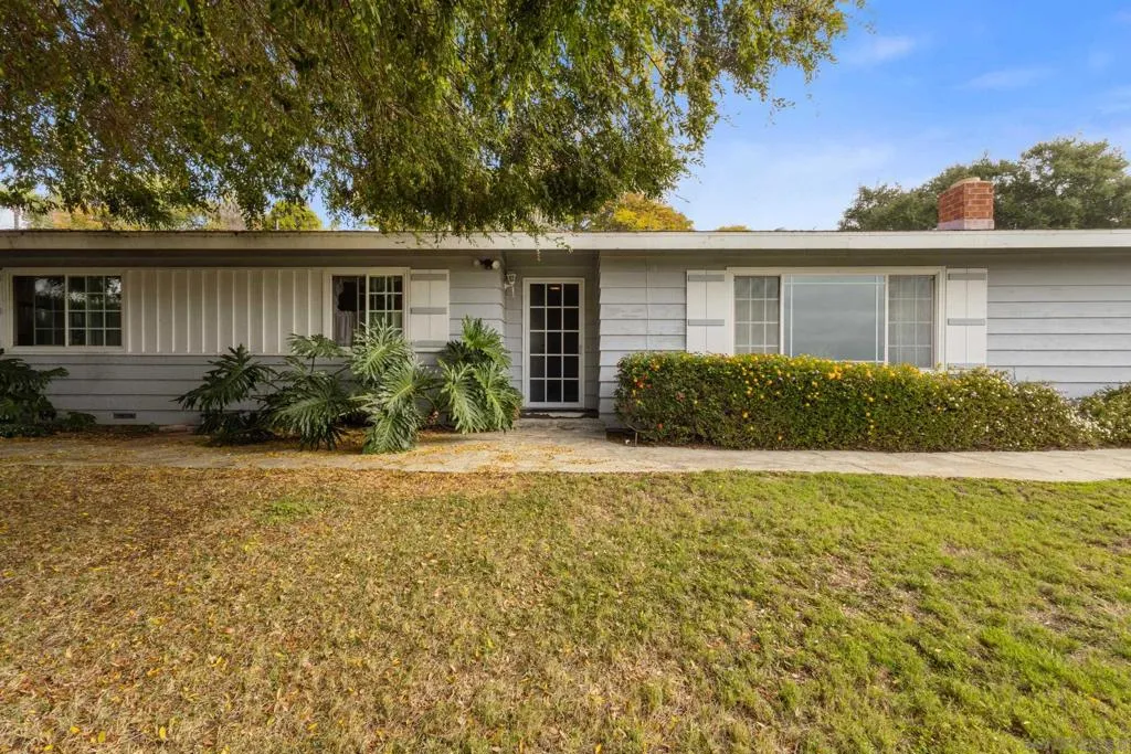 1724 S Santa Fe Ave, Vista, California 92084 home-pic-15