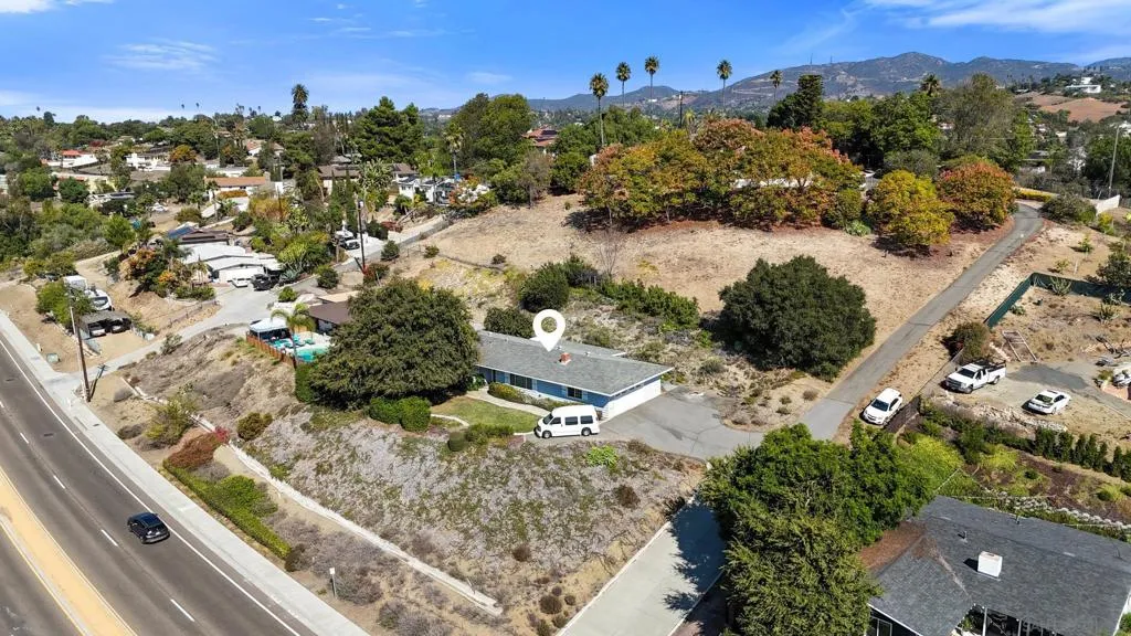 1724 S Santa Fe Ave, Vista, California 92084 home-pic-24