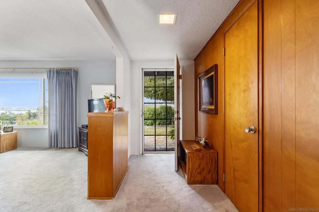 1724 S Santa Fe Ave, Vista, California 92084 home-pic-6