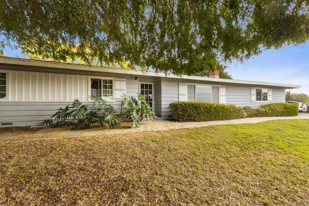 1724 S Santa Fe Ave, Vista, California 92084 home-pic-16