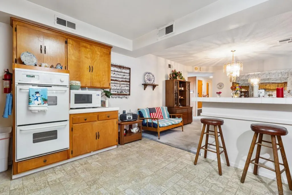 1724 S Santa Fe Ave, Vista, California 92084 home-pic-7