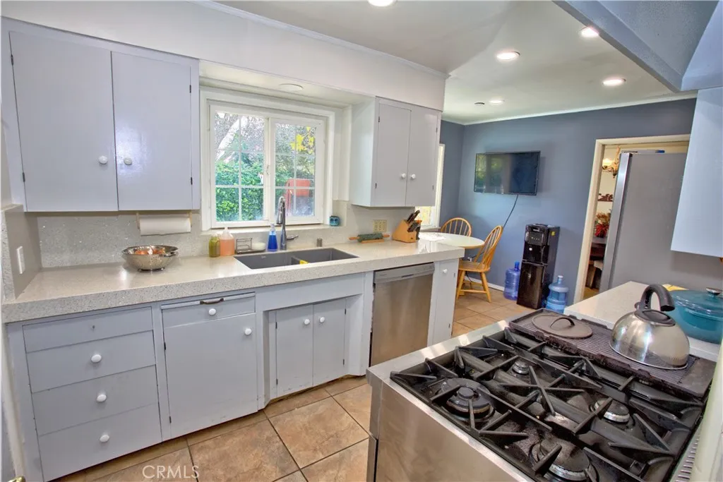 535 Fairmont Drive, San Bernardino, California 92404 home-pic-11