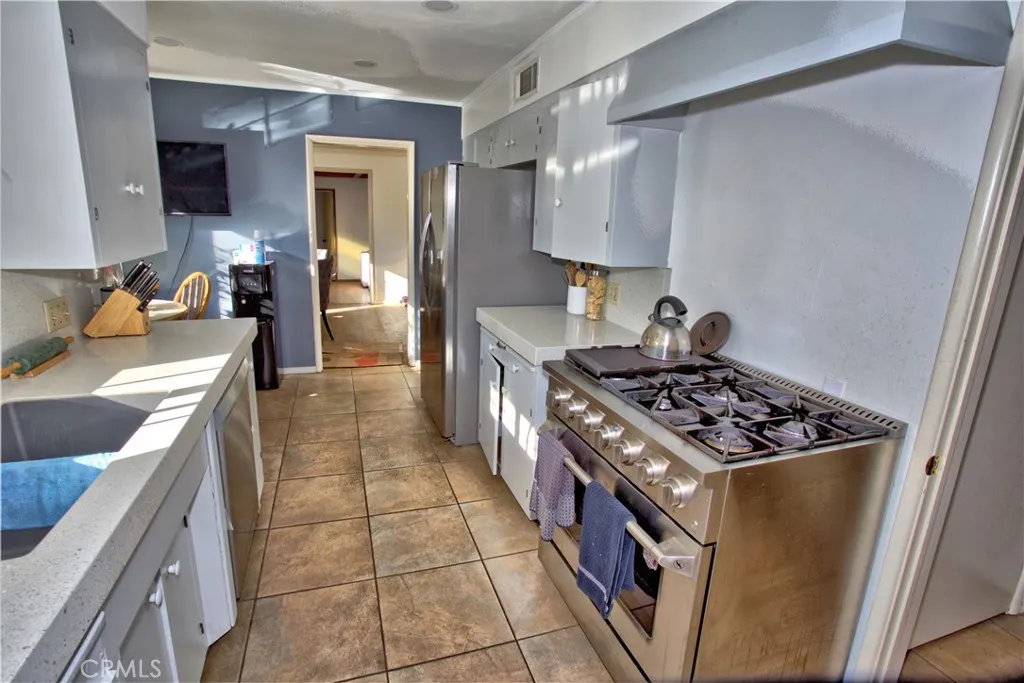 535 Fairmont Drive, San Bernardino, California 92404 home-pic-12