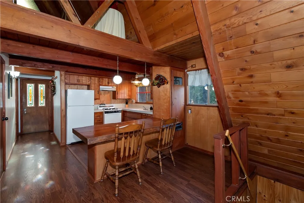 31470 Cedarwood Drive, Running Springs, California 92382 home-pic-3