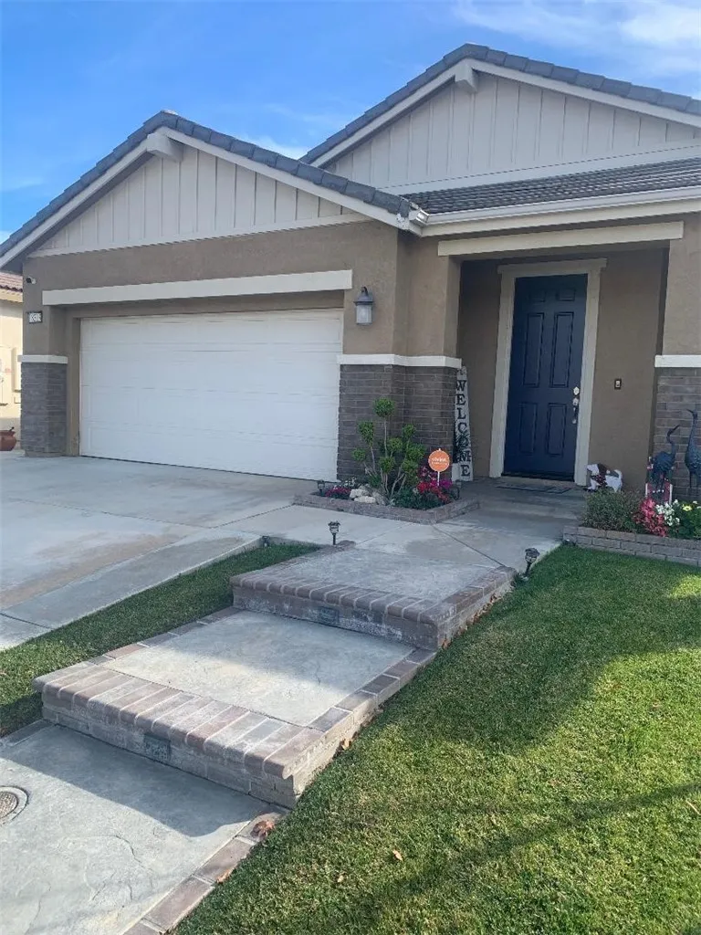 18319 Lapis Lane, San Bernardino, California 92407 home-pic-1