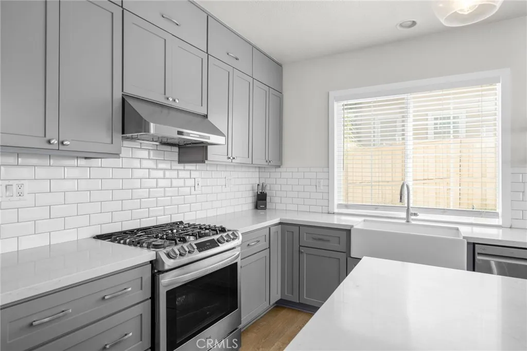 12 Plaza Avila, Lake Elsinore, California 92532 home-pic-11
