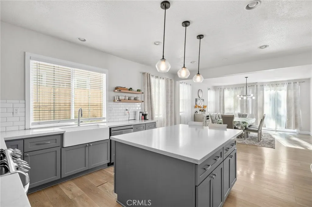 12 Plaza Avila, Lake Elsinore, California 92532 home-pic-10