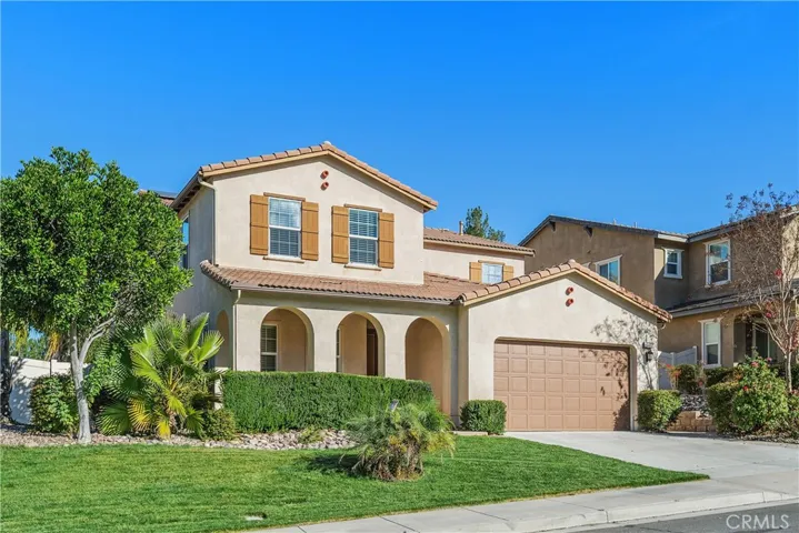 Street view of the front of the home, no homes in the front of you!