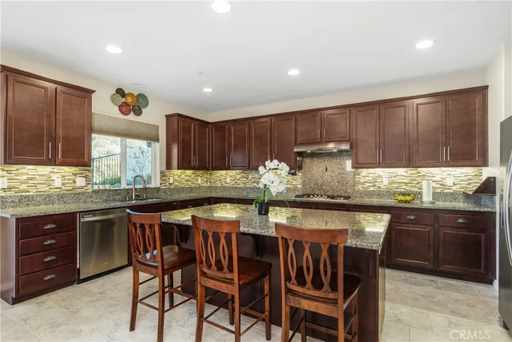 Entertainer's gourmet kitchen!