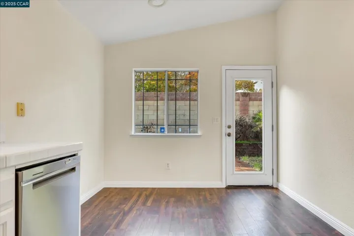 220 Roundhill Dr, Vacaville, California 95687