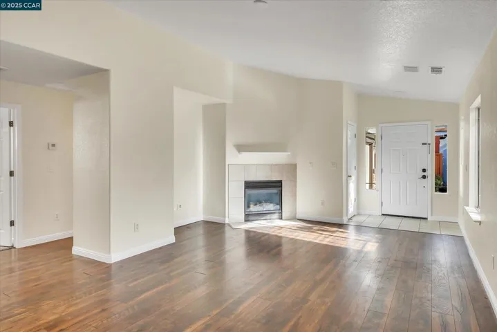 220 Roundhill Dr, Vacaville, California 95687