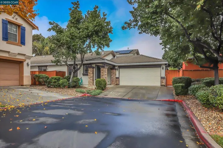 220 Roundhill Dr, Vacaville, California 95687