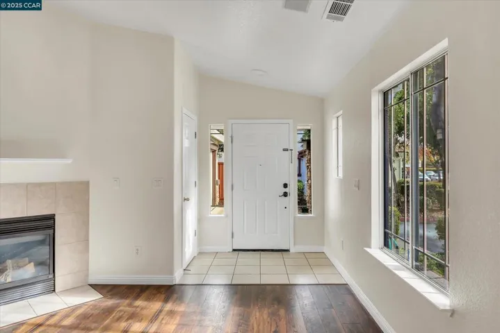 220 Roundhill Dr, Vacaville, California 95687