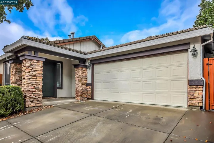 220 Roundhill Dr, Vacaville, California 95687