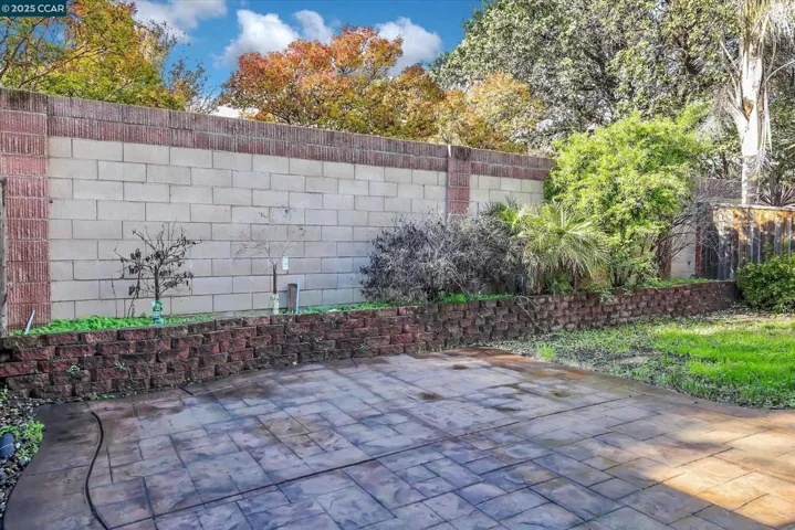 220 Roundhill Dr, Vacaville, California 95687