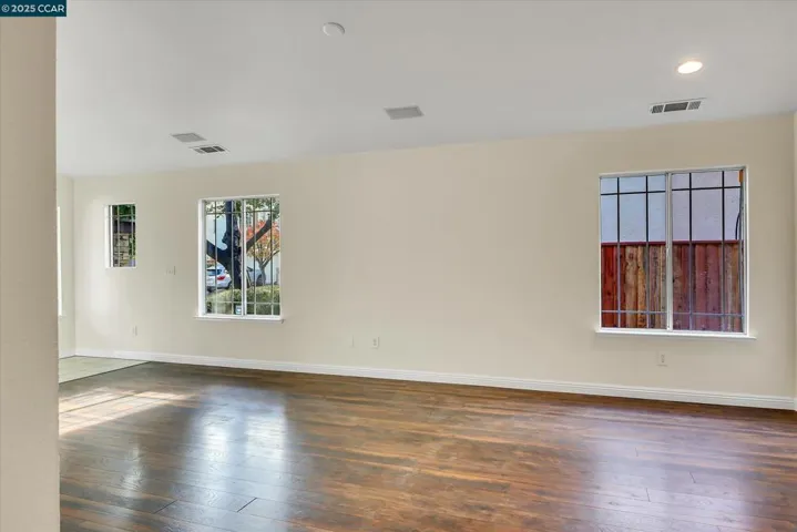 220 Roundhill Dr, Vacaville, California 95687