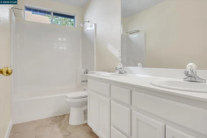 220 Roundhill Dr, Vacaville, California 95687