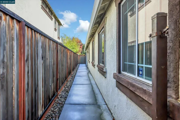 220 Roundhill Dr, Vacaville, California 95687