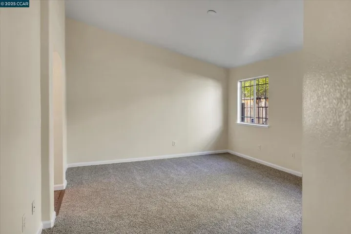 220 Roundhill Dr, Vacaville, California 95687